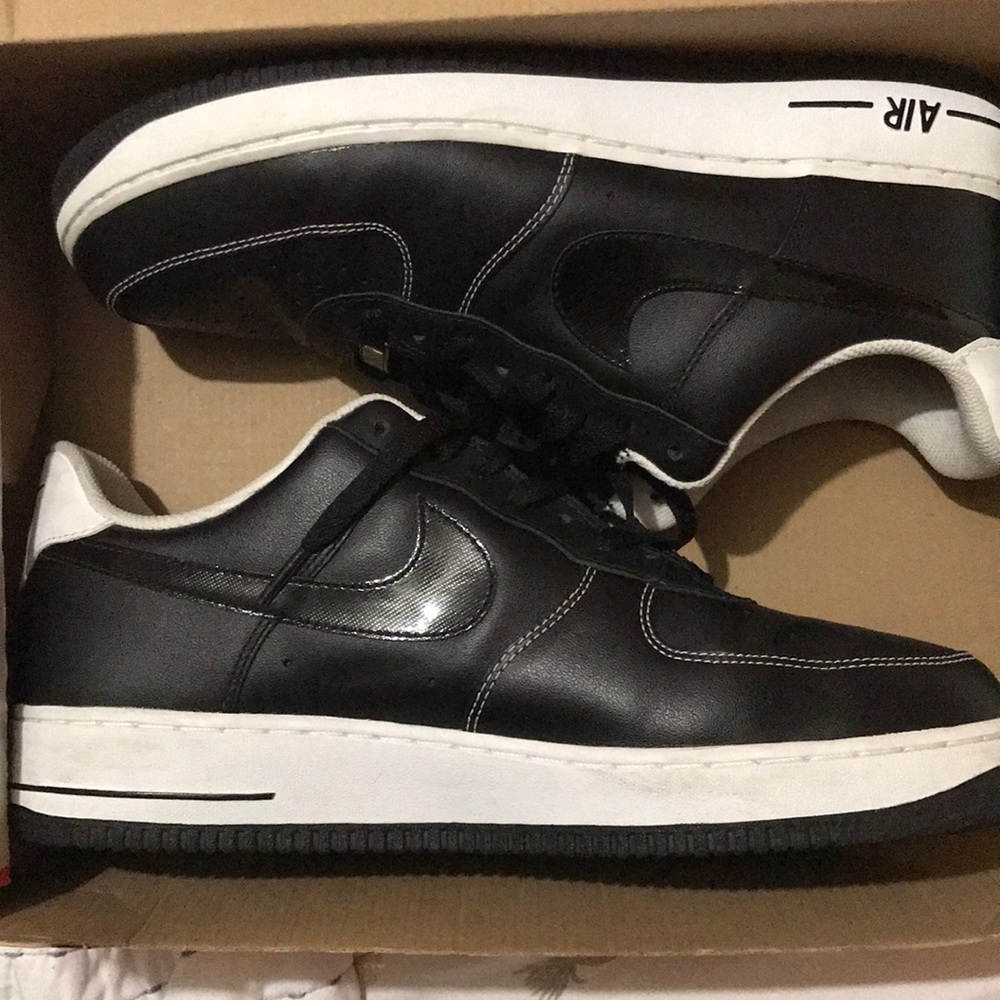 Nike Air Force 1 black on black 1 1/2 heel nice